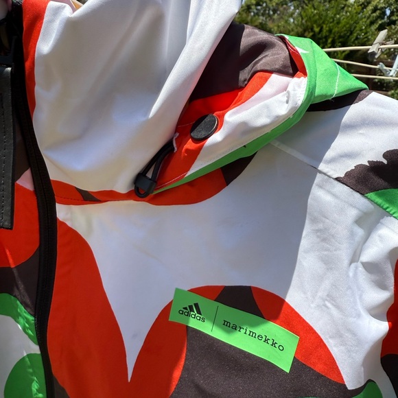 Adidas Marimekko windbreaker, never worn. Features removable hood. Size S - Picture 5 of 6